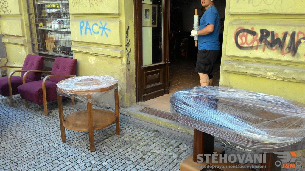 Stěhování starožitného nábytku Praha